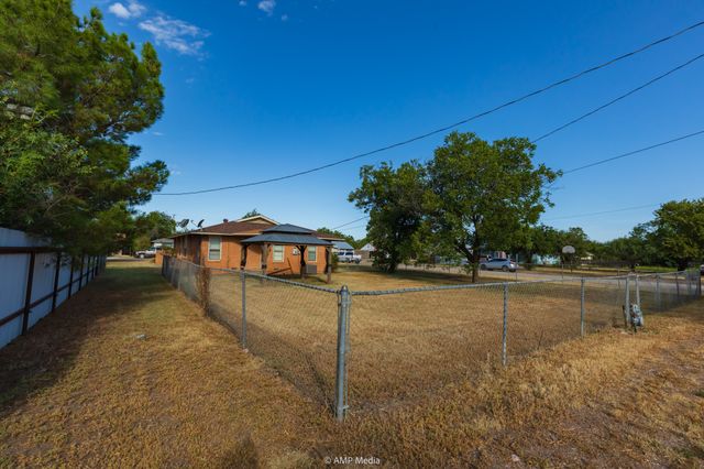 451 NW F Avenue, Hamlin, TX 79520