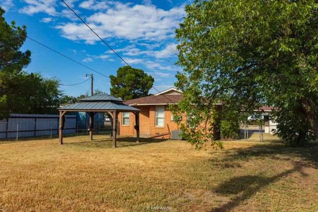 451 NW F Avenue, Hamlin, TX 79520