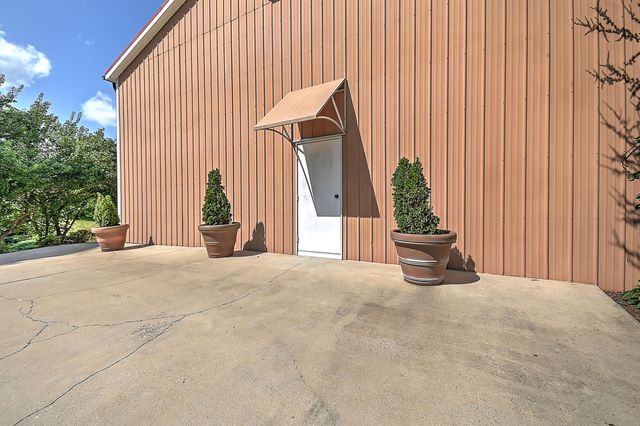 124 Cross Community Road, Bristol, TN 37620