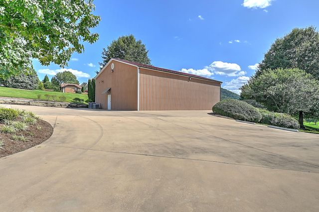124 Cross Community Road, Bristol, TN 37620