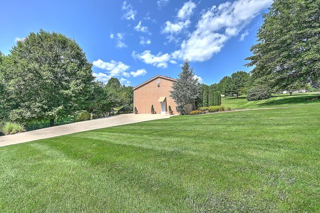 124 Cross Community Road, Bristol, TN 37620