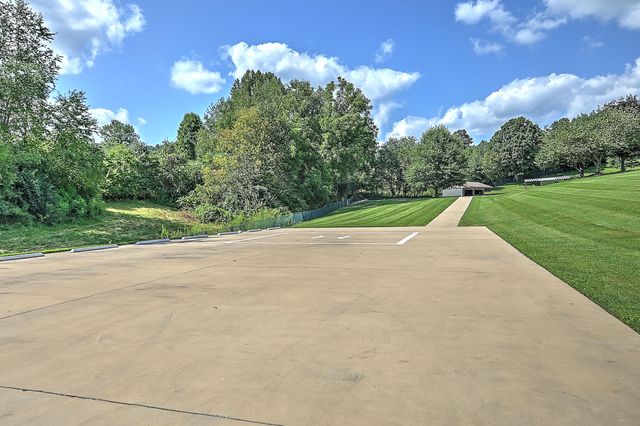 124 Cross Community Road, Bristol, TN 37620