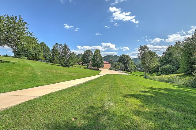 124 Cross Community Road, Bristol, TN 37620