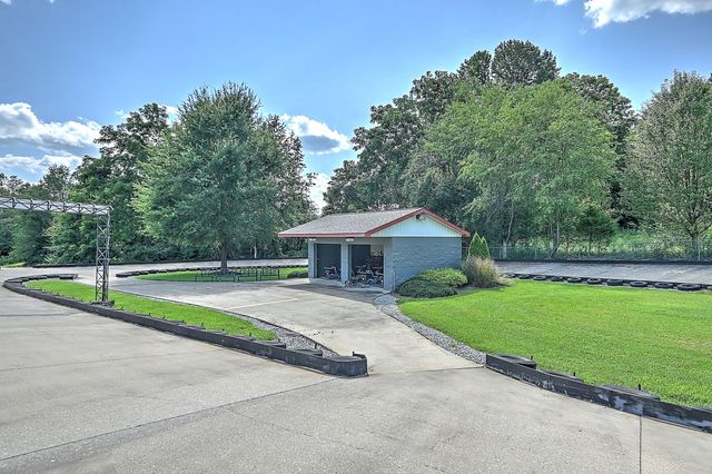 124 Cross Community Road, Bristol, TN 37620