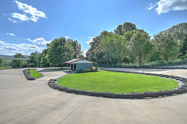 124 Cross Community Road, Bristol, TN 37620