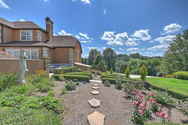 124 Cross Community Road, Bristol, TN 37620