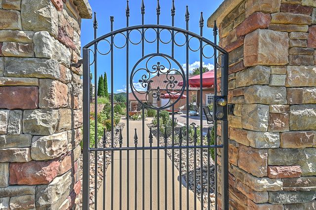 124 Cross Community Road, Bristol, TN 37620