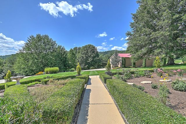 124 Cross Community Road, Bristol, TN 37620