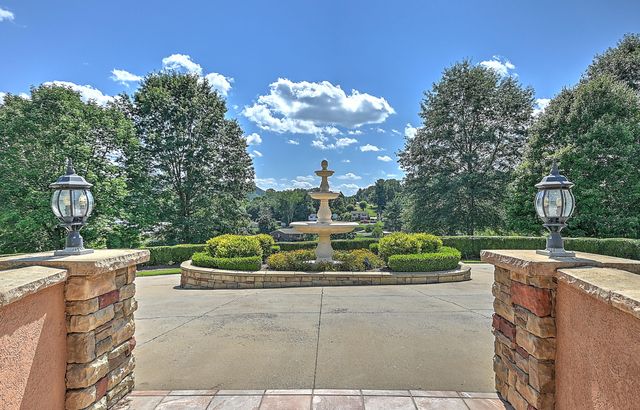 124 Cross Community Road, Bristol, TN 37620