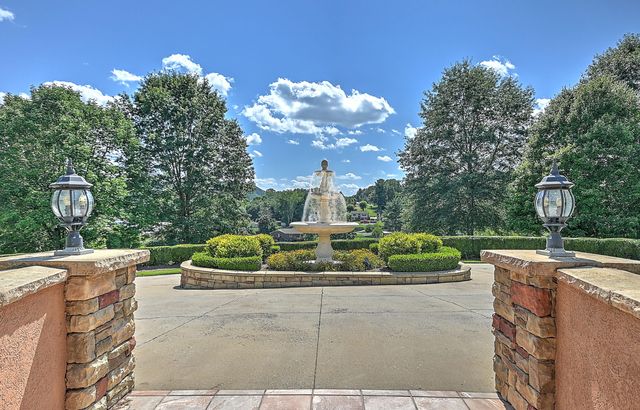 124 Cross Community Road, Bristol, TN 37620