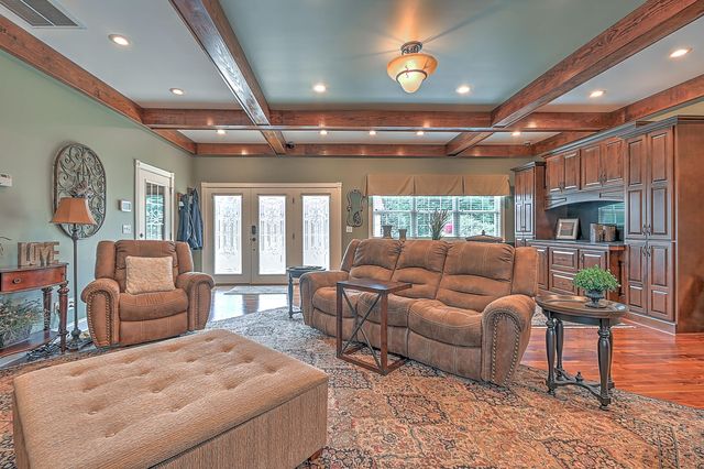 124 Cross Community Road, Bristol, TN 37620