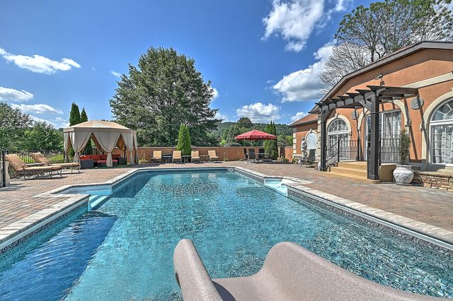 124 Cross Community Road, Bristol, TN 37620