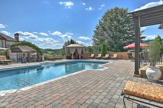 124 Cross Community Road, Bristol, TN 37620