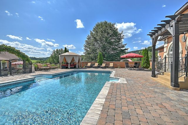 124 Cross Community Road, Bristol, TN 37620