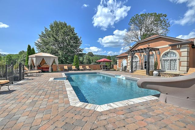 124 Cross Community Road, Bristol, TN 37620