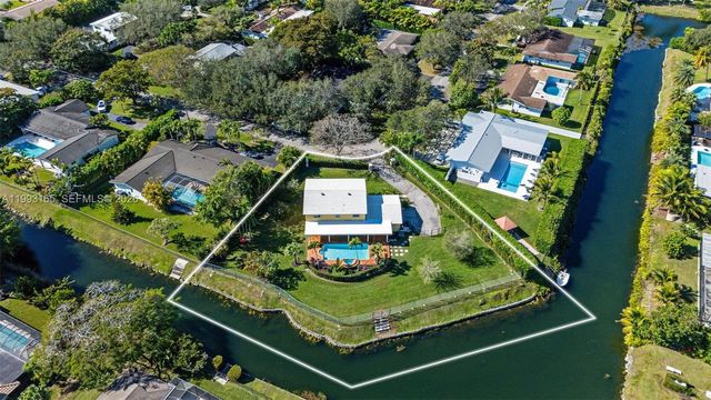 11401 SW 72nd Pl, Pinecrest, FL 33156