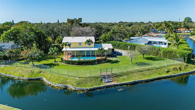 11401 SW 72nd Pl, Pinecrest, FL 33156