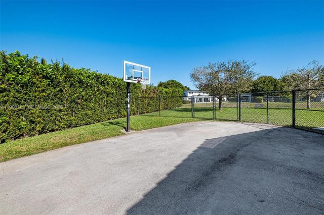 11401 SW 72nd Pl, Pinecrest, FL 33156