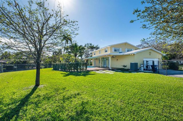 11401 SW 72nd Pl, Pinecrest, FL 33156