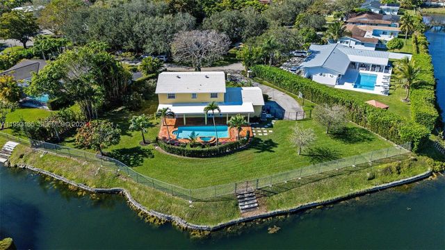 11401 SW 72nd Pl, Pinecrest, FL 33156