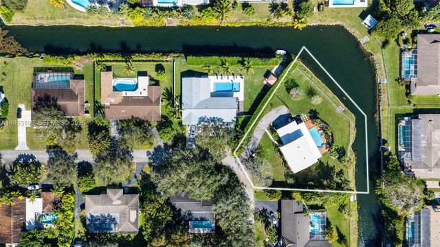 11401 SW 72nd Pl, Pinecrest, FL 33156