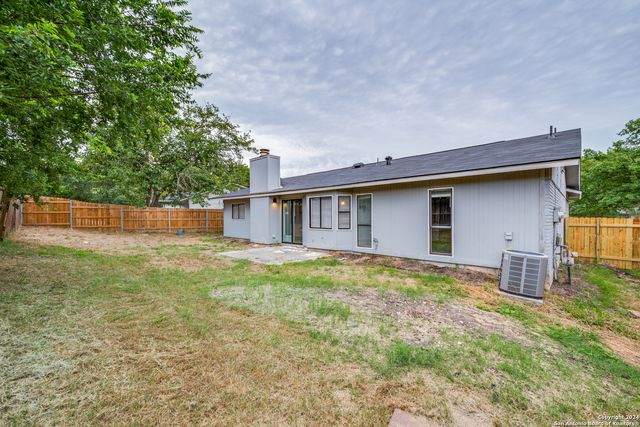 9743 cylburn, Converse, TX 78109