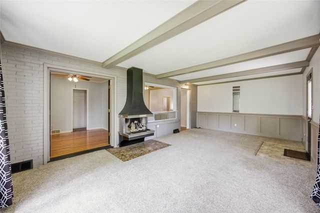 1211 68th Street, Windsor Heights, IA 50324