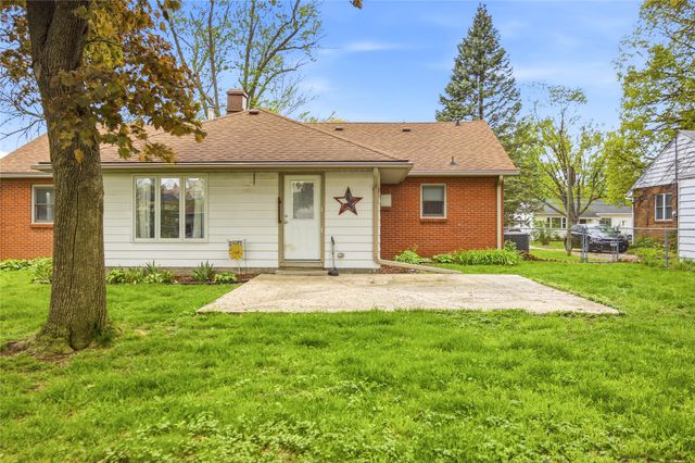 1211 68th Street, Windsor Heights, IA 50324