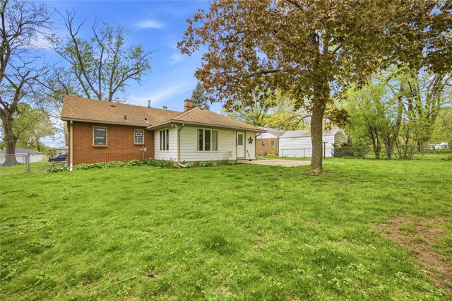 1211 68th Street, Windsor Heights, IA 50324