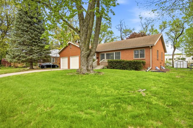 1211 68th Street, Windsor Heights, IA 50324