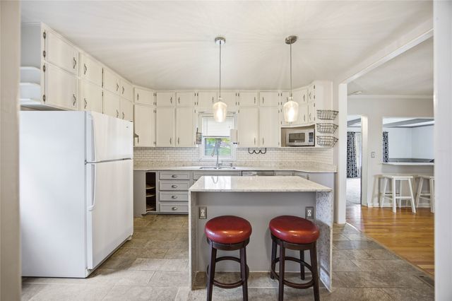 1211 68th Street, Windsor Heights, IA 50324