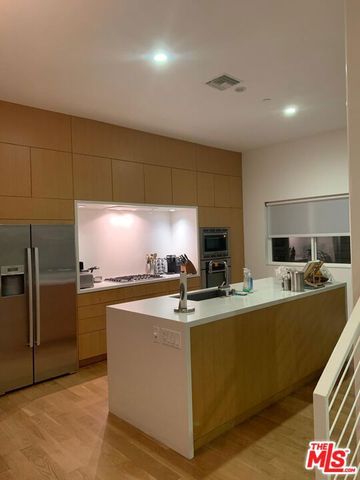 338 Rennie Avenue B, Venice, CA 90291