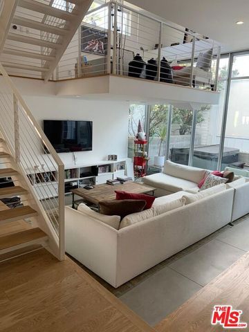 338 Rennie Avenue B, Venice, CA 90291