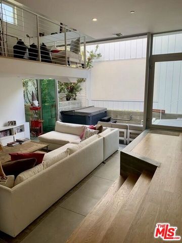 338 Rennie Avenue B, Venice, CA 90291