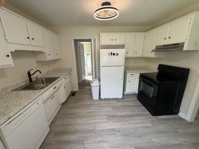 403 Southlake Dr, La Vergne, TN 37086