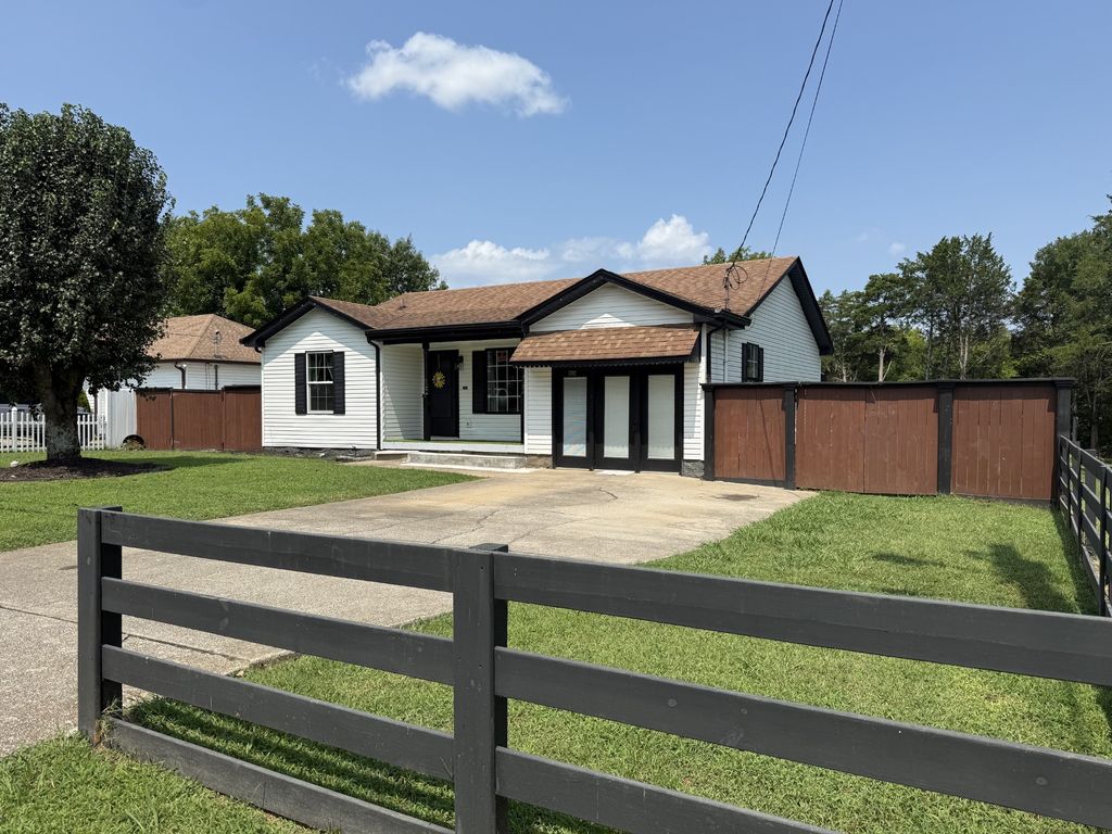 403 Southlake Dr, La Vergne, TN 37086