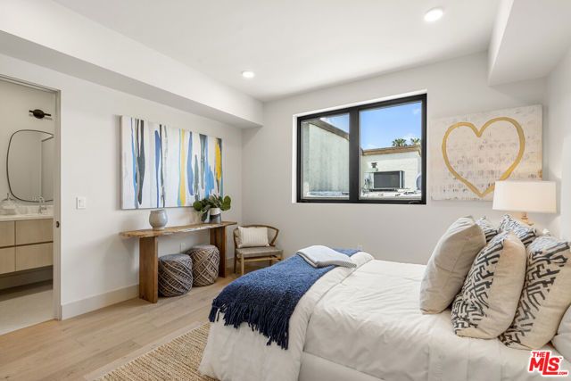 12304 Moorpark Street 103, Los Angeles, CA 91604