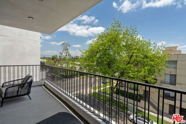 12304 Moorpark Street 103, Los Angeles, CA 91604