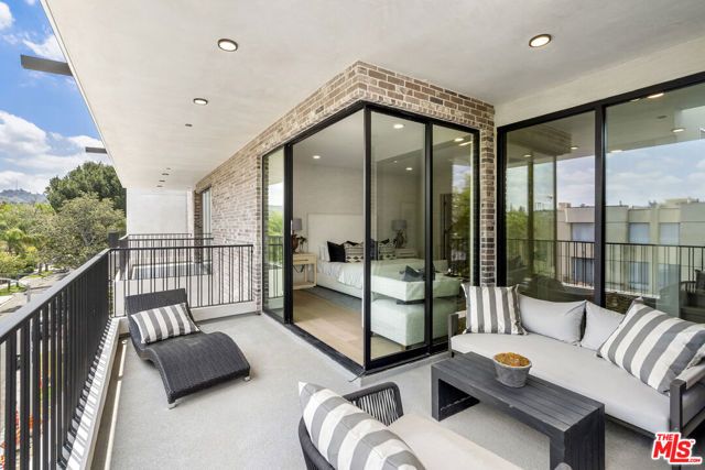 12304 Moorpark Street 103, Los Angeles, CA 91604