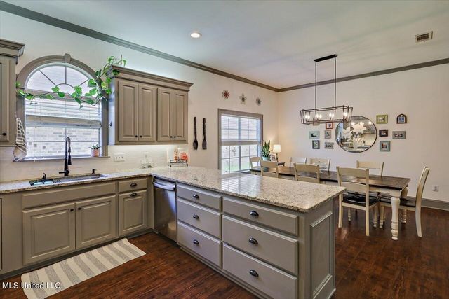 2165 W Fairway Drive, Brandon, MS 39047