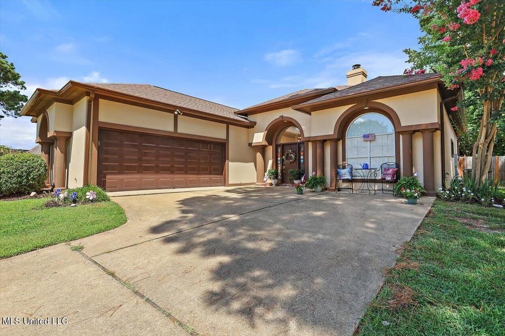 2165 W Fairway Drive, Brandon, MS 39047