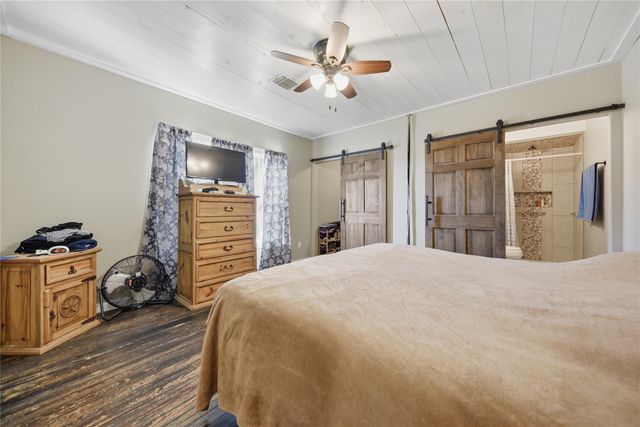 385 S Caldwell ST, Giddings, TX 78942