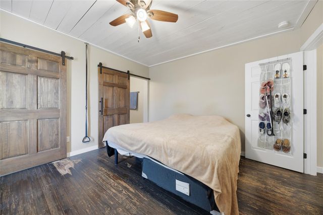 385 S Caldwell ST, Giddings, TX 78942