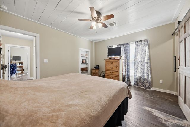 385 S Caldwell ST, Giddings, TX 78942