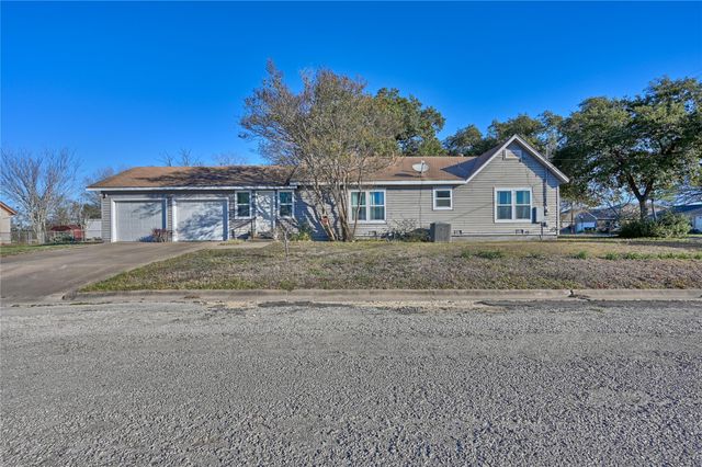 385 S Caldwell ST, Giddings, TX 78942