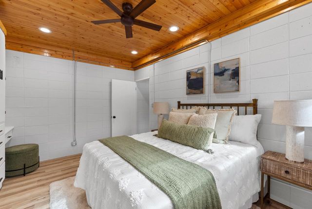 4015 W Kiley AVENUE, Milwaukee, WI 53209