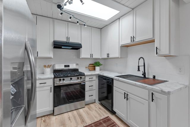 4015 W Kiley AVENUE, Milwaukee, WI 53209