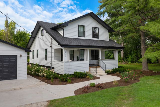 300 Geneva Road, Glen Ellyn, IL 60137