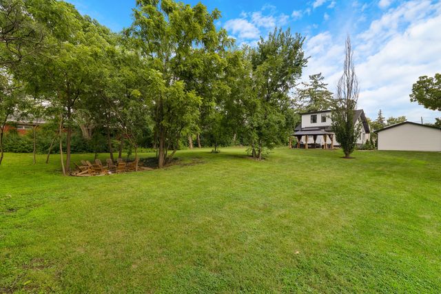 300 Geneva Road, Glen Ellyn, IL 60137