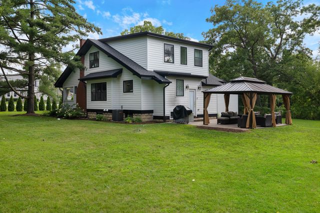 300 Geneva Road, Glen Ellyn, IL 60137